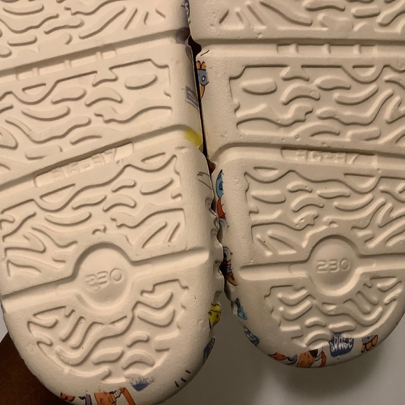 Boys Girls Clogs Kids Classic Garden Water Clogs Astronaut Print 36-37 - Picture 9 of 12